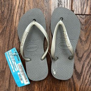 BNWT Kids Havaianas 11/12C